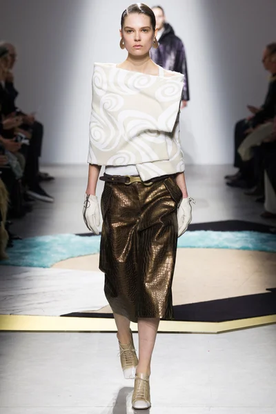 Look 40